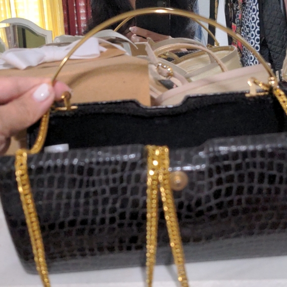 Small Black Crossbody w/brass tone hardware - Picture 6 of 9